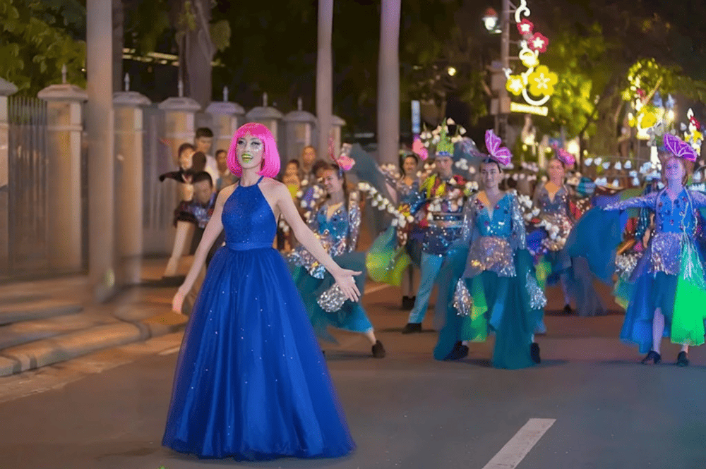 Chợ đ&ecirc;m Đ&agrave; Nẵng c&agrave;ng th&ecirc;m n&aacute;o nhiệt với c&aacute;c buổi tr&igrave;nh diễn nghệ thuật